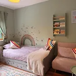 Hébergement de vacances 4br House By Travel Lets Homes Donegal With Foyleview & Garden