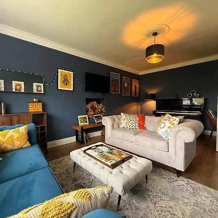 4 Bedroom House By Travel Lets Holiday Homes Quigley'S Point With Foyleview & Garden *