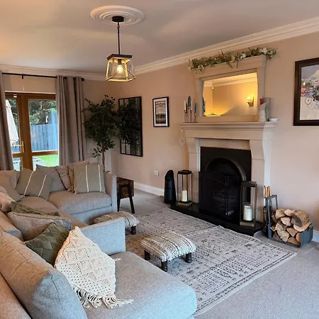 4 Bedroom House By Travel Lets Homes Quigley's Point With Foyleview & Garden