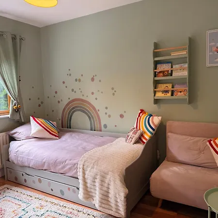 Дом отдыха 4 Bedroom House By Travel Lets Homes Quigley's Point With Foyleview & Garden