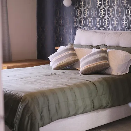4 Bedroom House By Travel Lets Homes Quigley's Point With Foyleview & Garden *