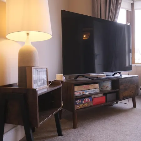 4 Bedroom House By Travel Lets Homes Quigley's Point With Foyleview & Garden