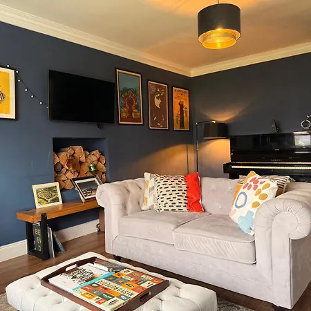 4 Bedroom House By Travel Lets Homes Quigley's Point With Foyleview & Garden Holiday home *