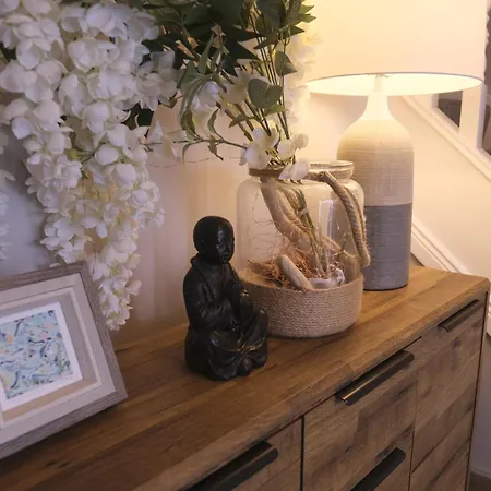 4 Bedroom House By Travel Lets Holiday Homes Quigley'S Point With Foyleview & Garden *