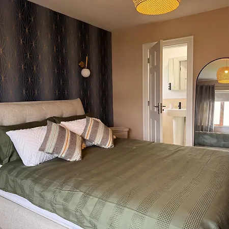 בית נופש 4 Bedroom House By Travel Lets Holiday Homes Quigley'S Point With Foyleview & Garden *