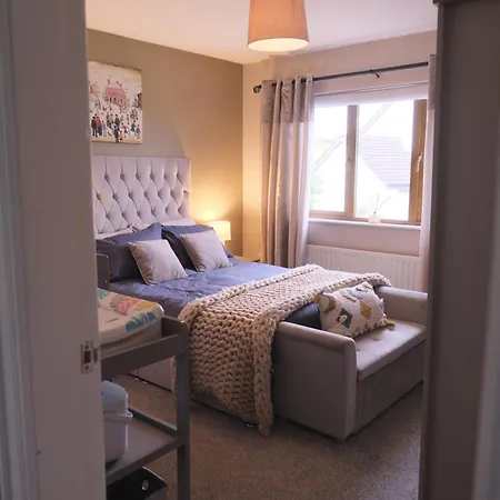 Дом отдыха 4 Bedroom House By Travel Lets Homes Quigley's Point With Foyleview & Garden