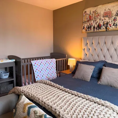 Holiday home 4 Bedroom House By Travel Lets Homes Quigley's Point With Foyleview & Garden *