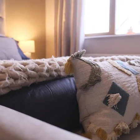 Дом отдыха 4 Bedroom House By Travel Lets Homes Quigley's Point With Foyleview & Garden *
