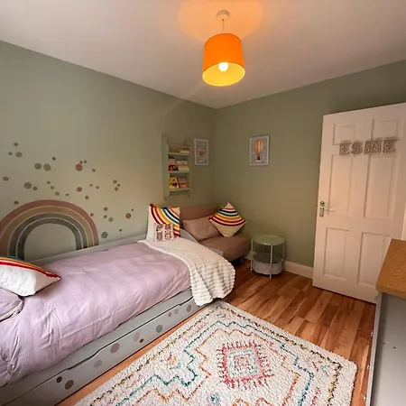 4 Bedroom House By Travel Lets Holiday Homes Quigley'S Point With Foyleview & Garden * מוביל