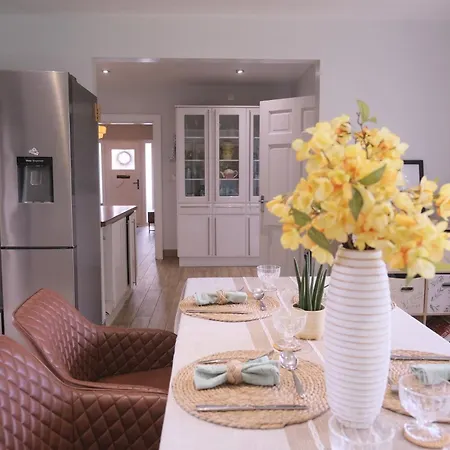 4 Bedroom House By Travel Lets Homes Quigley's Point With Foyleview & Garden Holiday home