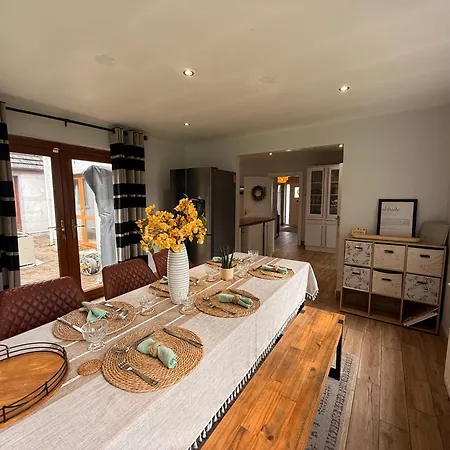 4 Bedroom House By Travel Lets Holiday Homes Quigley'S Point With Foyleview & Garden * מוביל