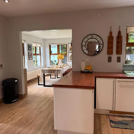 4 Bedroom House By Travel Lets Holiday Homes Quigley'S Point With Foyleview & Garden * מוביל