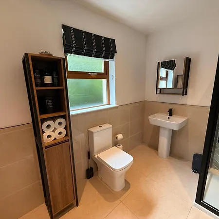 4 Bedroom House By Travel Lets Homes Quigley's Point With Foyleview & Garden